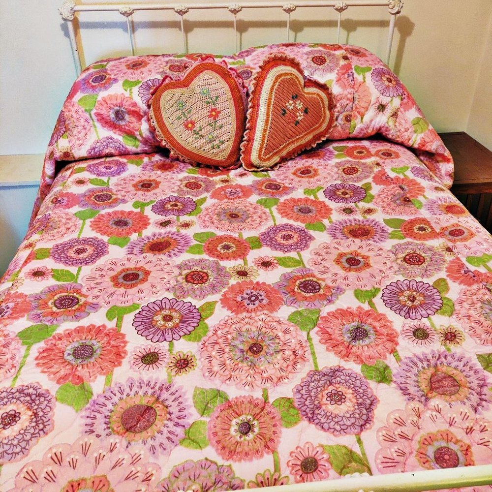 Vintage 1960s Pink MOD Flower Power Bed Spread Com